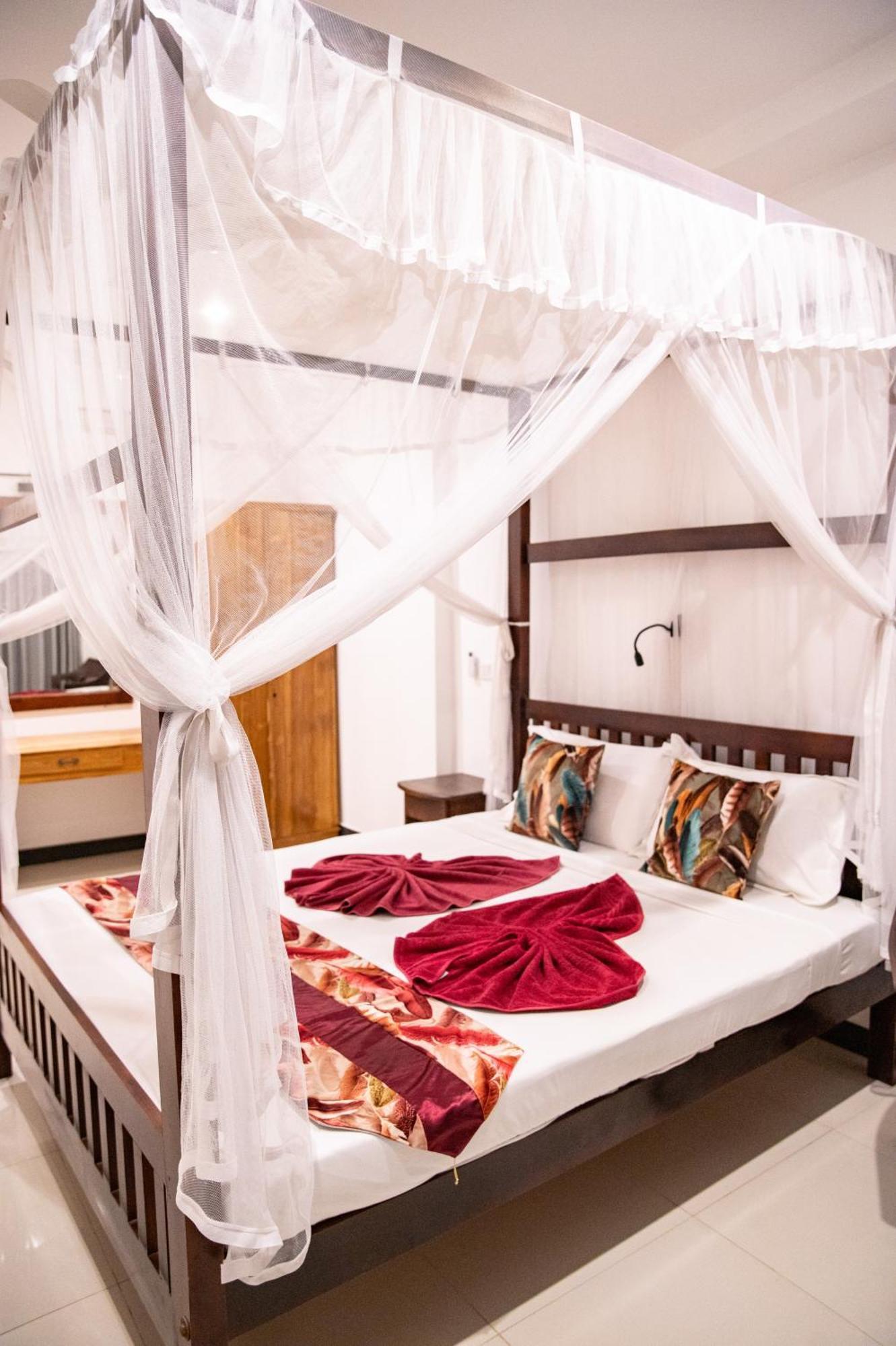 Hotel Marine At Negombo Beach Exterior foto