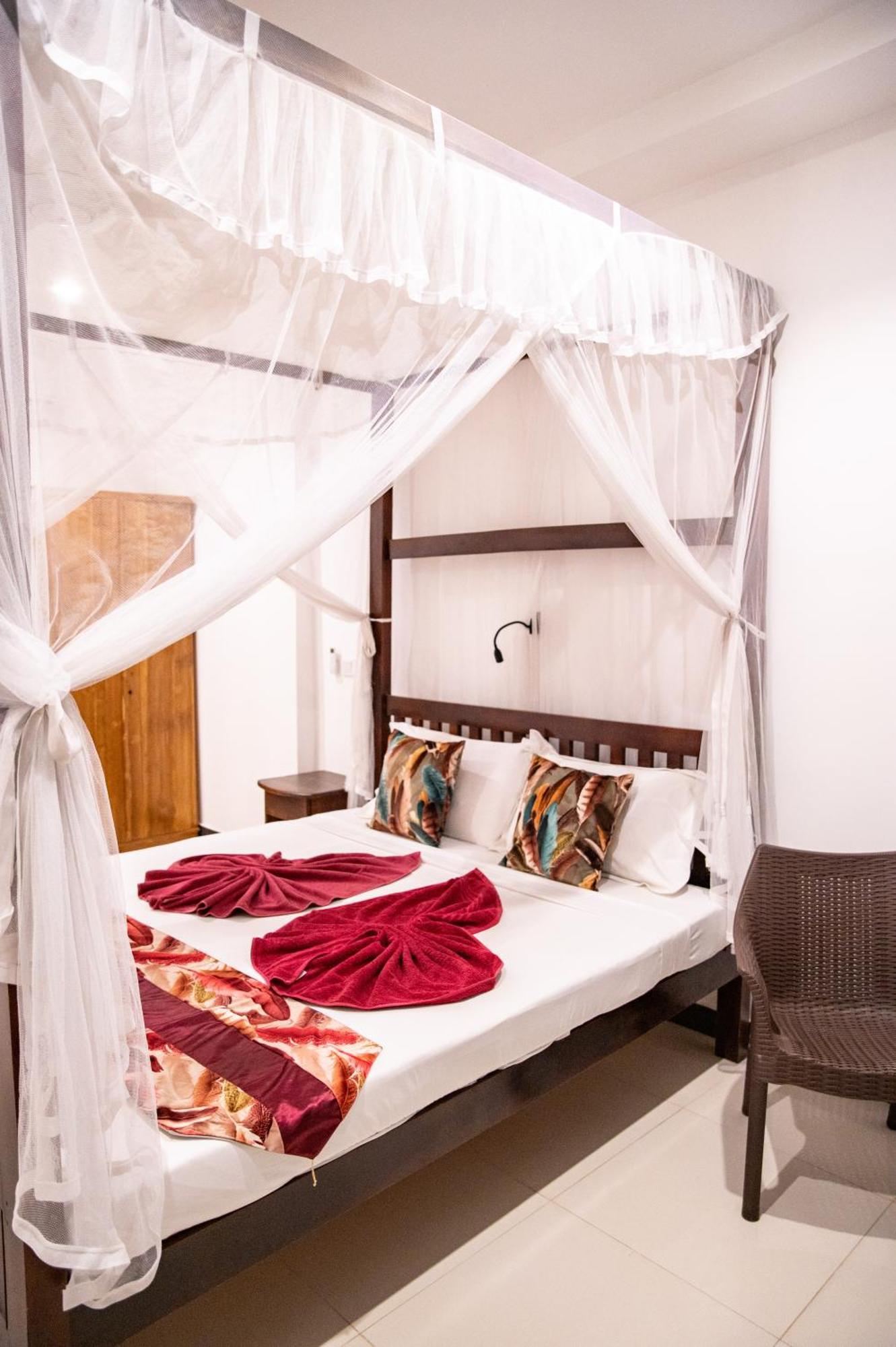Hotel Marine At Negombo Beach Exterior foto