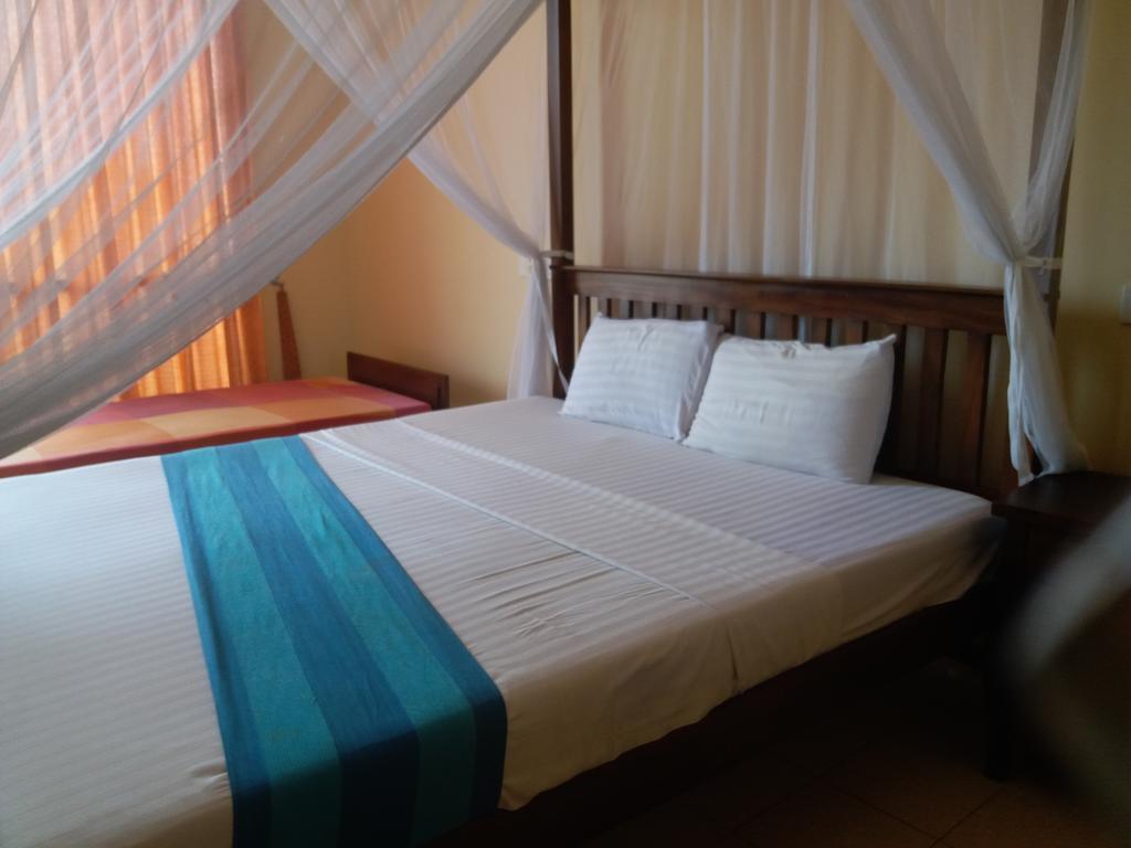 Hotel Marine At Negombo Beach Exterior foto